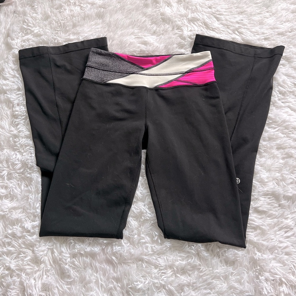 Lululemon Groove pants flared legging  pink/white band reversible size 4
